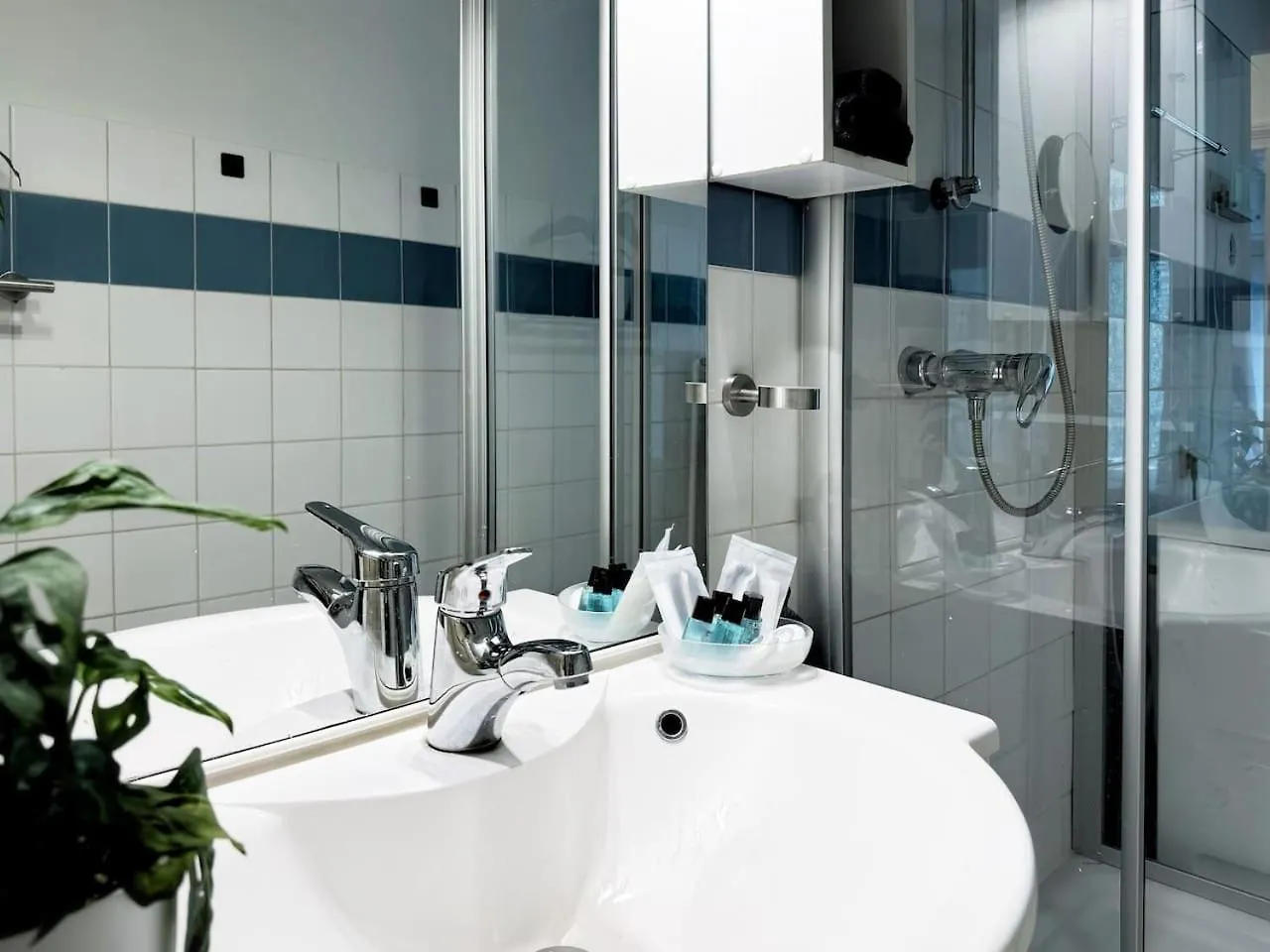 Holidayhome Apartments I Stylish Private Room In The Heart Of Berlin-Kreuzberg 0*, Berlin